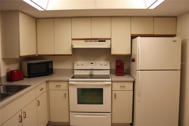 Foto del edificio - 6304 Pointe W Blvd W