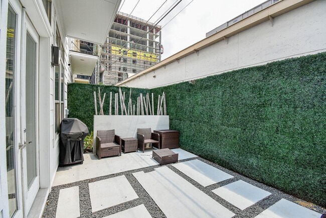 Foto del edificio - 1211 Rosine St