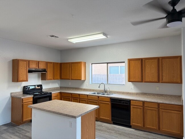 Foto del edificio - 33190 N Cherry Creek Rd
