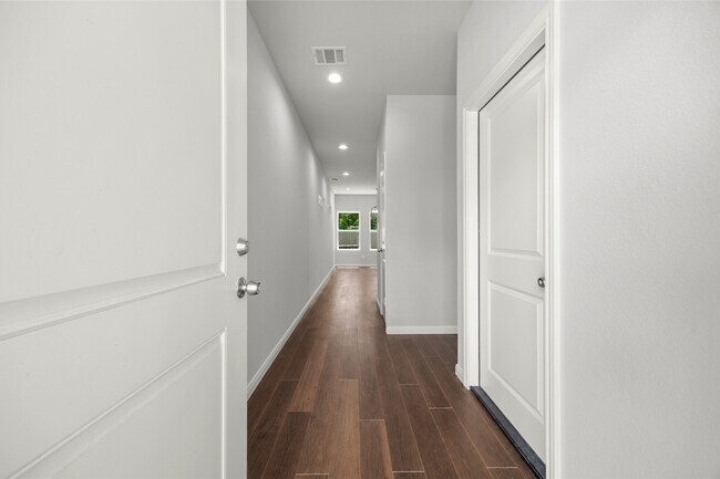 Building Photo - 4933 Dalhart Dr