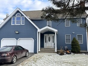 Building Photo - 10 Lawrence Rd