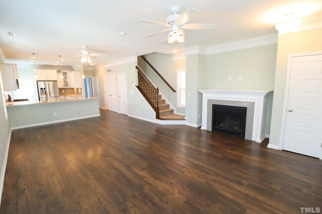 Building Photo - 1201 Russet Ln