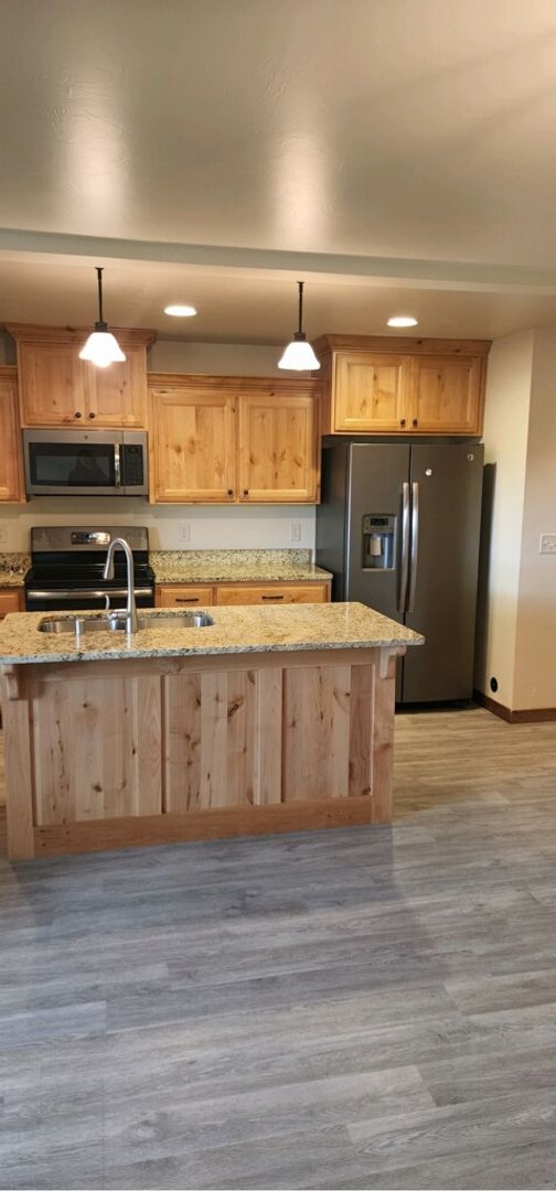Building Photo - Centrally located 3 bed 2.5 bath condo