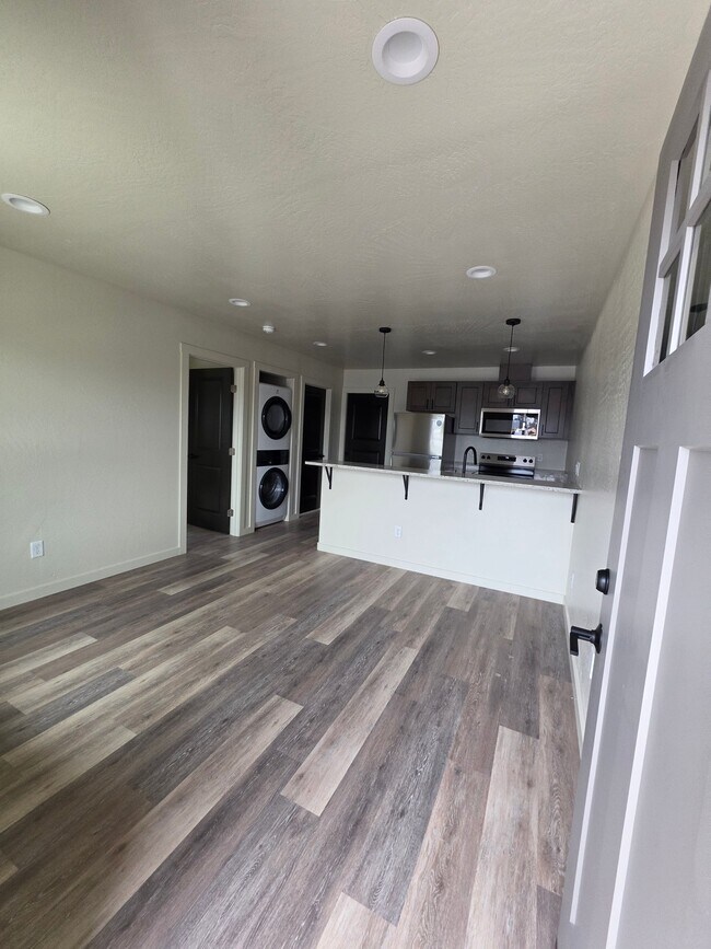 Foto del edificio - 551 1/2 Fern Ave