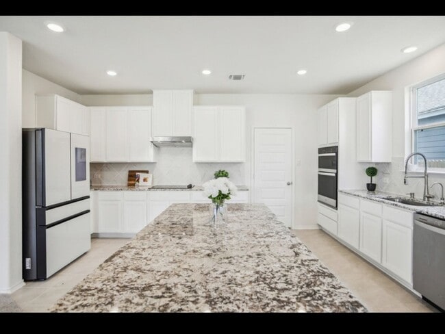 Building Photo - 5 Bedroom Single Family Home in Georgetown