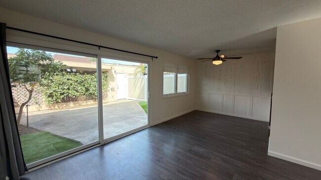 Foto del edificio - HUNTINGTON BEACH 2 BED, 2 BATH CONDO- $3,200 (VILLA PACIFIC)