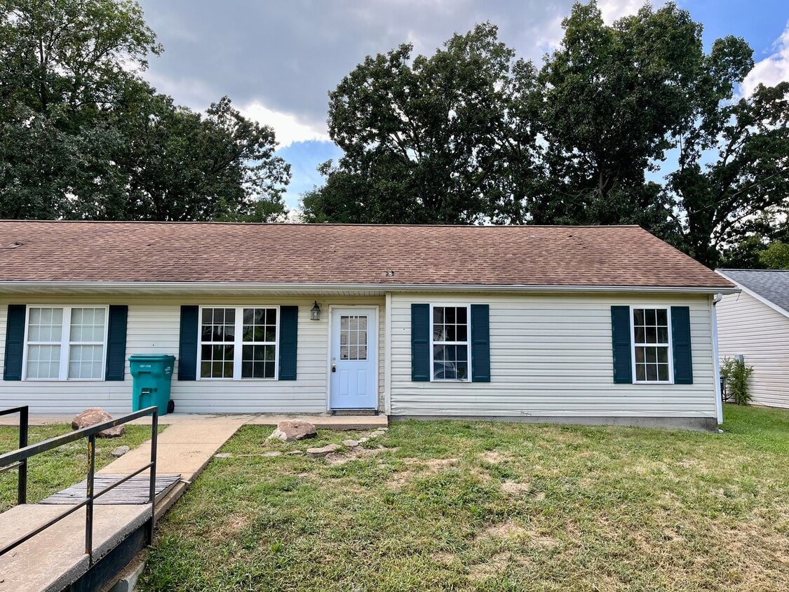 812 Dorf St Unit 812A Dorf, Cuba, MO 65453 Room for Rent in Cuba, MO