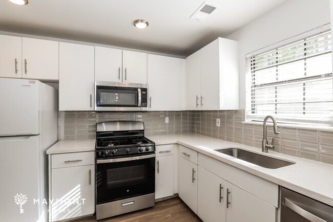 Building Photo - 3 Bedrooms, 2 Baths in Jonesboro, GA