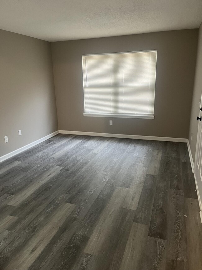 Building Photo - 616 S Lakehurst Dr