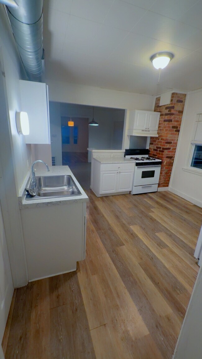 Foto del edificio - 176 W Delavan Ave