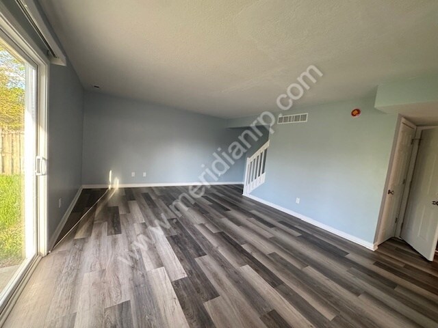 Building Photo - 1131 E Lewis St