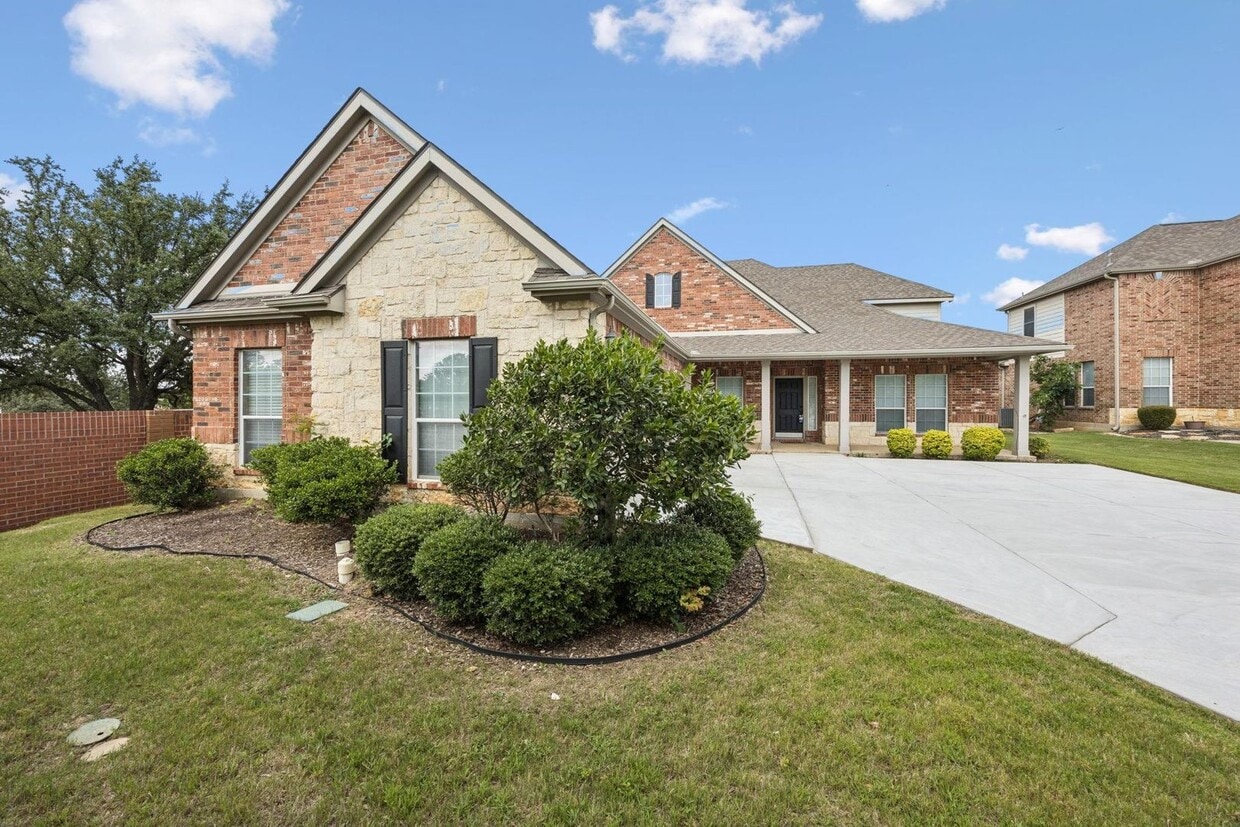 Primary Photo - Luxury Living in HERITAGE! This is must se...