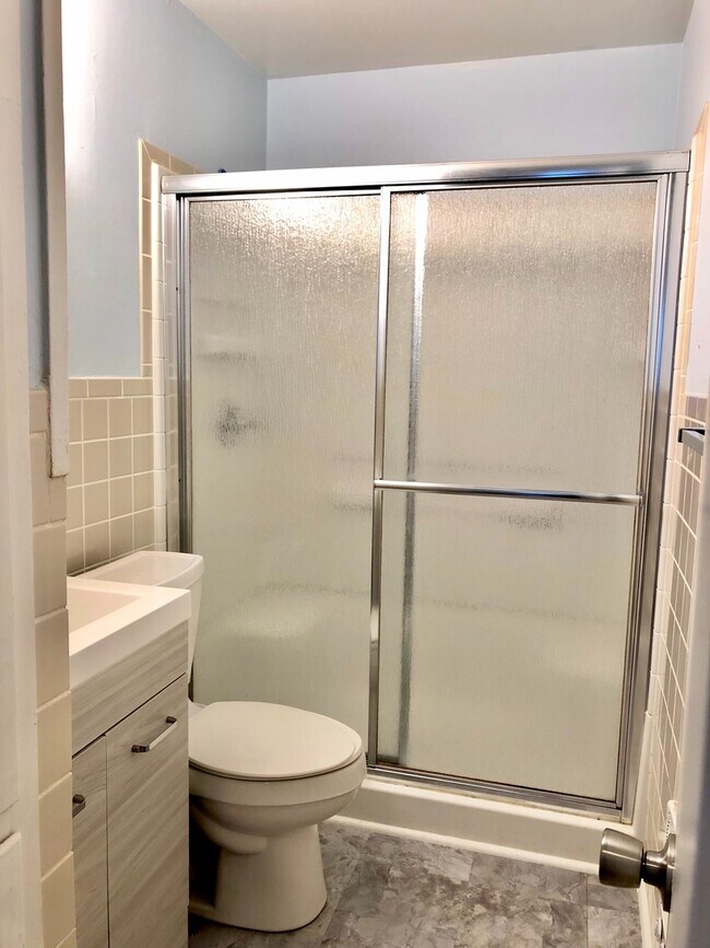 Building Photo - 3 Bed 1 Bath