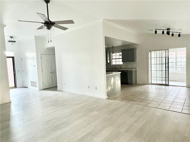 Foto del edificio - 902 SW Navajo Dr