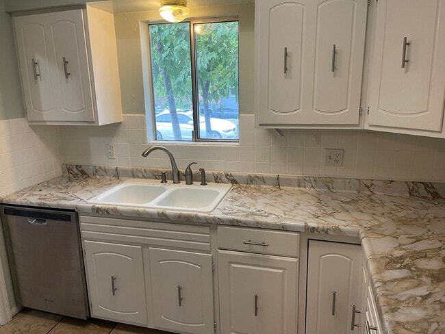 Building Photo - ***Half Off Move In Special***