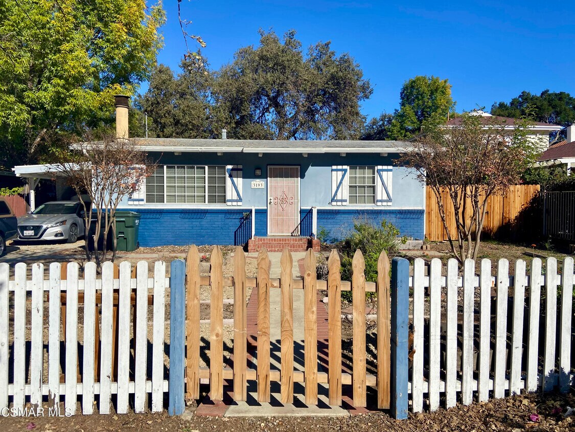 Primary Photo - 3193 Royal Oaks Dr