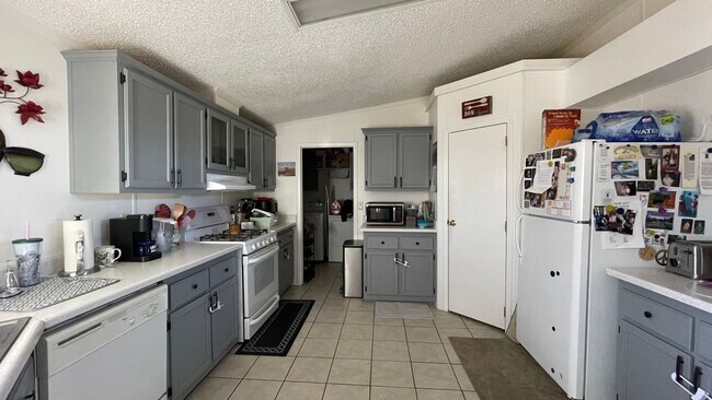 Foto del edificio - Spacious Ranch-Style Home in Desirable Antelope Ridge Community