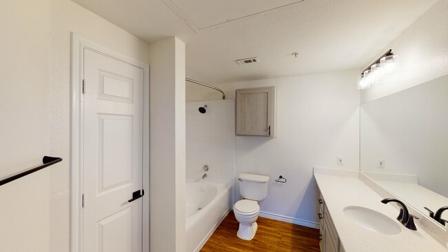 Apartamentos de la calle 9, piso 1, 9th_B1_711_9.jpg - 9th Street Apartments