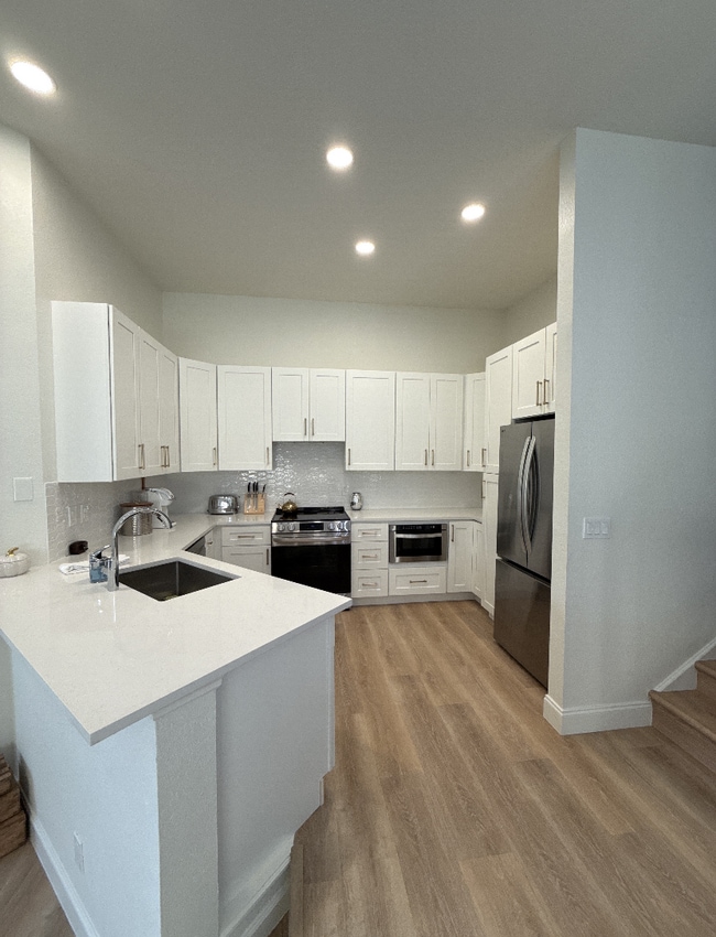 Building Photo - 716 Seagate Dr