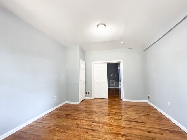 Foto del edificio - 144 Johnson Ave