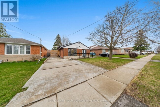 Building Photo - 31 Brantwood Dr