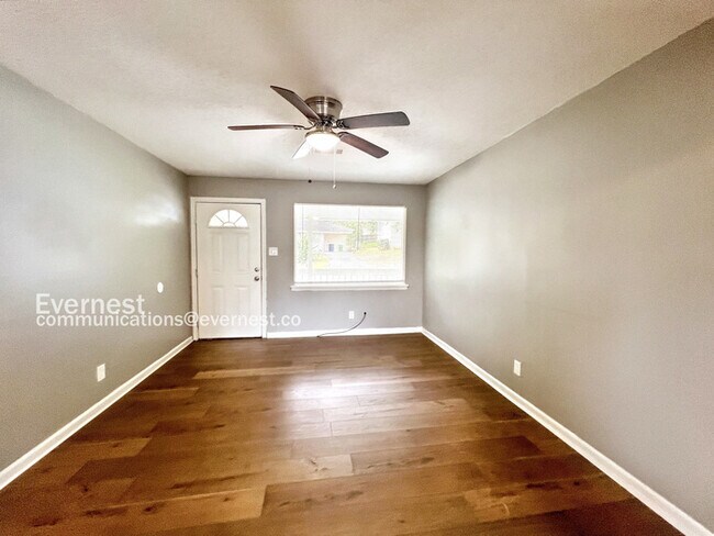 Foto del edificio - 400 Libby Ln