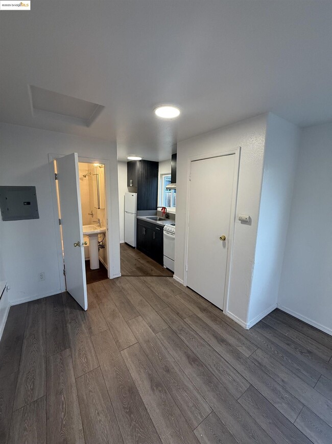 Building Photo - 2638 75th Ave