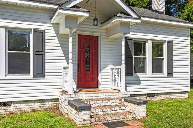 Building Photo - 515 College Ave