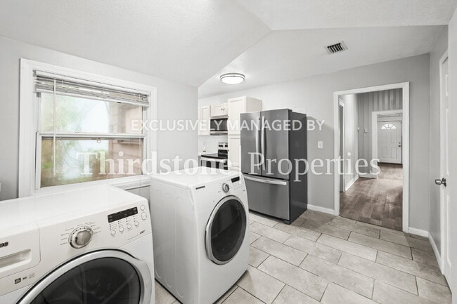 Building Photo - 3053 Gilmore St