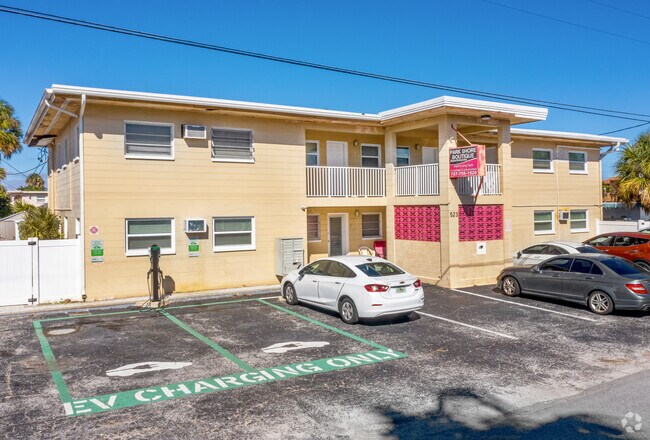 Building Backside - Park Shore Boutique Apartments