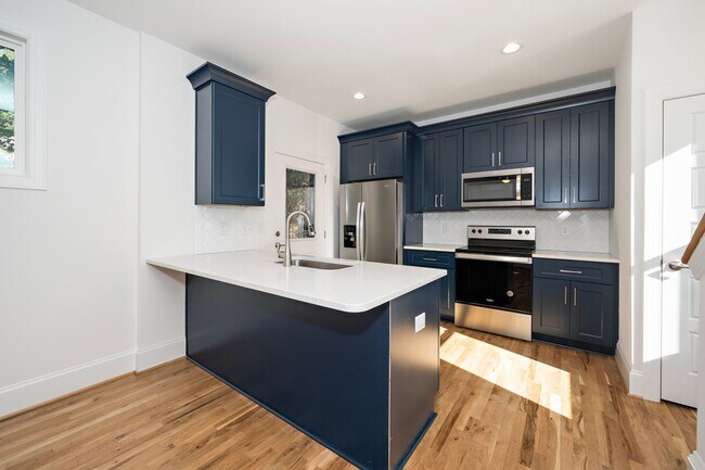 Building Photo - 4106 Garland Dr