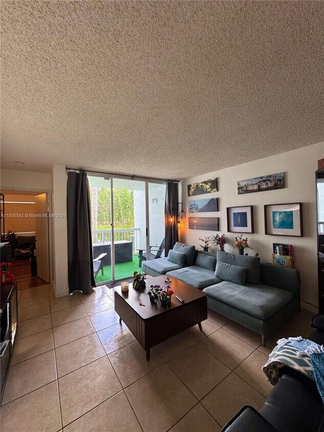 Foto principal - 9747 NW 49th Terrace
