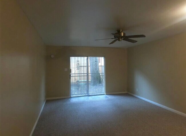 Foto del edificio - 5212 Arboles Dr