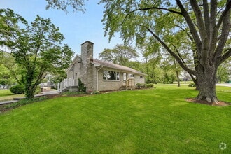 Building Photo - 493 Sunset Dr