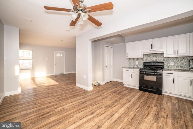 Building Photo - 2648 S 68th St