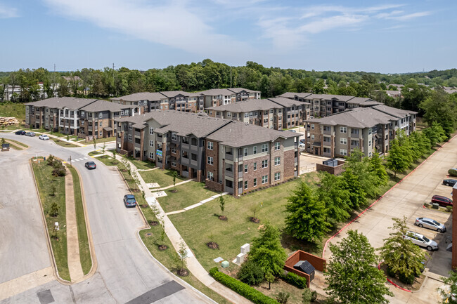 Aerial Photo - Vantage Center North