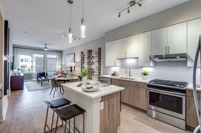 Montrose Area - 1 Month Free! - Montrose Area - 1 Month Free! Apartment
