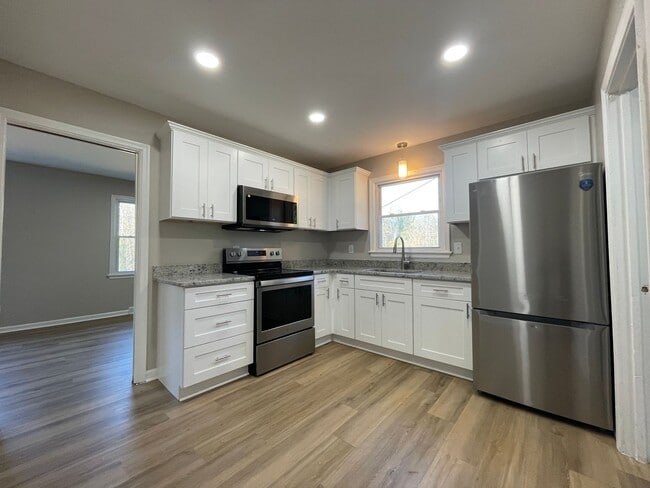 Building Photo - Remodeled Rancher Style Home