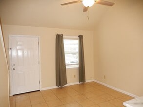 Building Photo - 932 S Lipona Rd