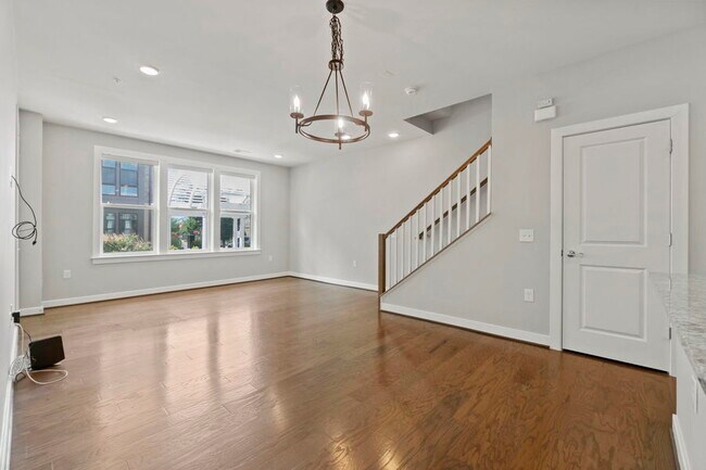 Foto del edificio - 3 Bed, 2.5 Bath MetroPark Condo at Arrowbrook