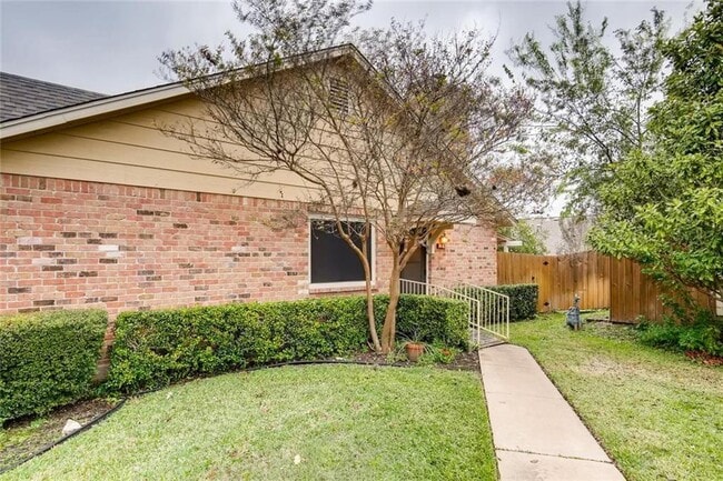 Building Photo - 11901 Swearingen Dr