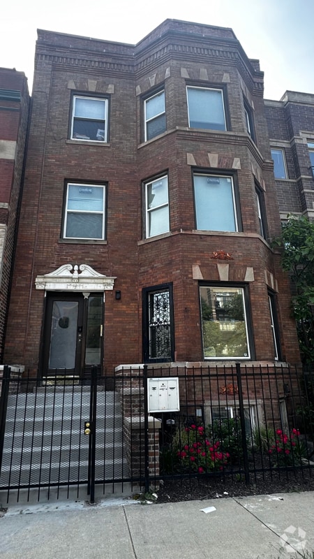 Building Photo - 4444 S Indiana Ave