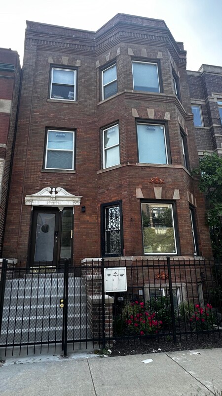 Primary Photo - 4444 S Indiana Ave