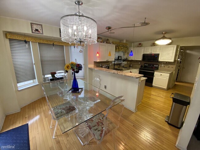 Building Photo - 4 br, 3.5 bath House - 11095 Beechwood Ct