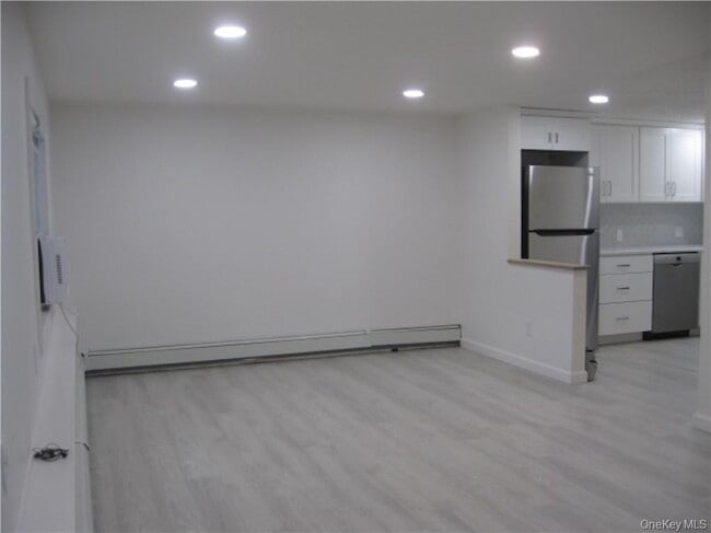 Building Photo - 525 Lake Rd