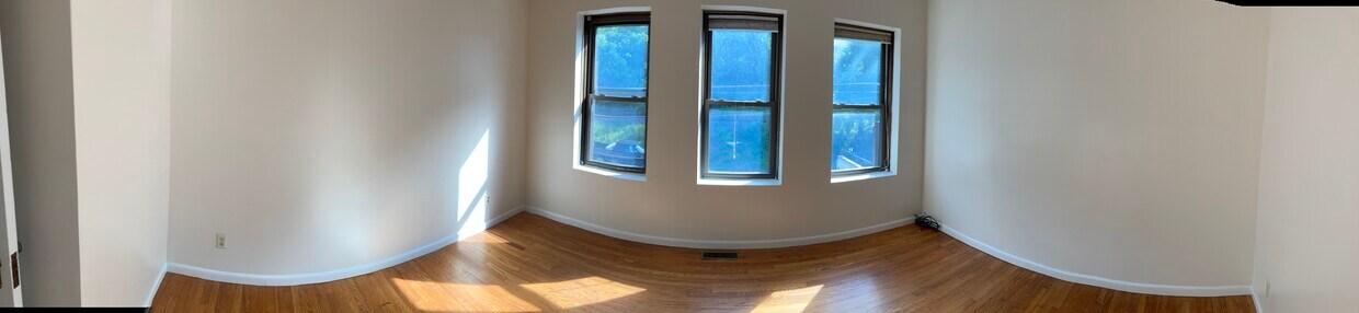 Front bedroom - 1801 W Dupont Ave