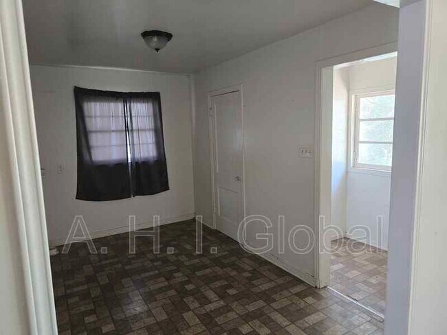 Foto del edificio - 4222 SW 11th Ave