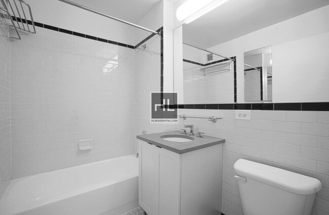 Building Photo - 420 W 42nd St
