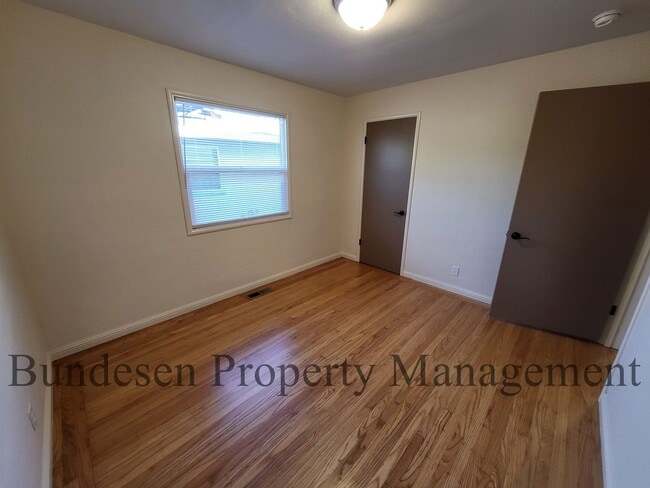 Foto del edificio - Adorable 3 Bedroom Home in Central Petaluma ~ Available Now!98 Wilmington Drive