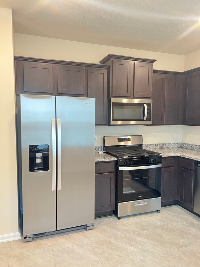 Building Photo - 92 Java Ln